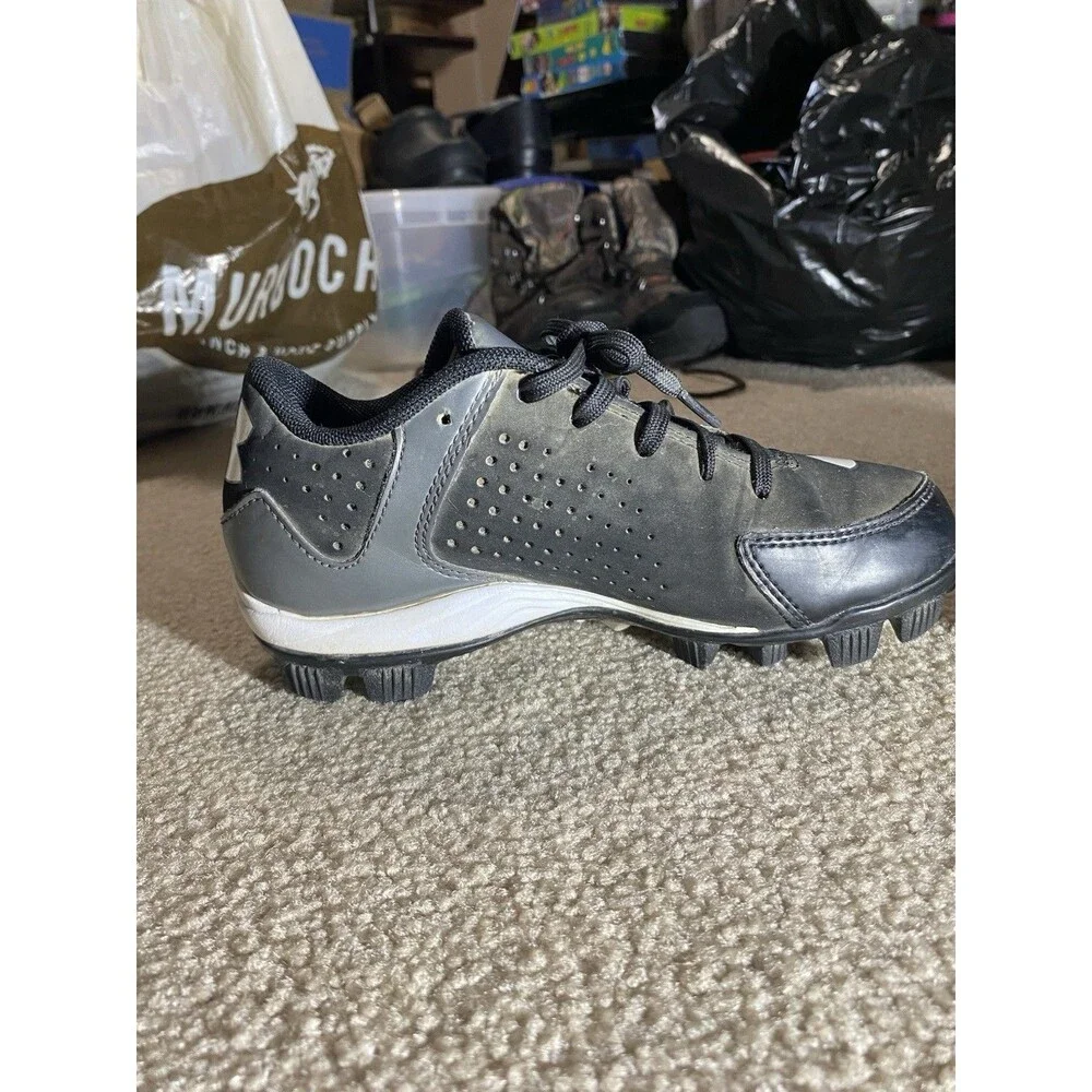 Under Armour Leadoff Low RM Jr Youth Baseball Cleats 1250082-001 Black White 1Y
